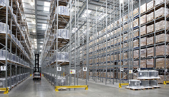 Standard wide aisle pallet racking